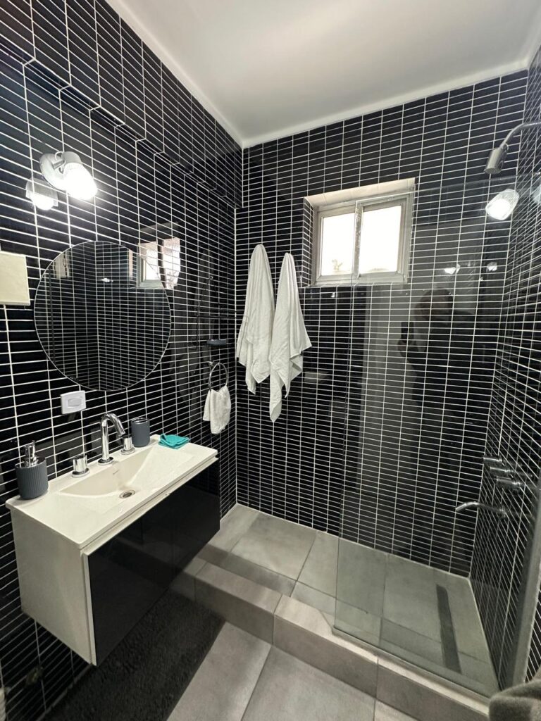 Baño con revestimiento de vidrio impreso Stampato